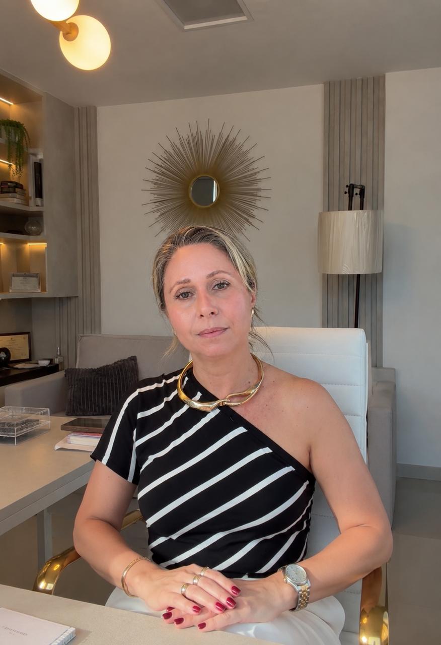 Ana Patrícia Leitão em seu consultório